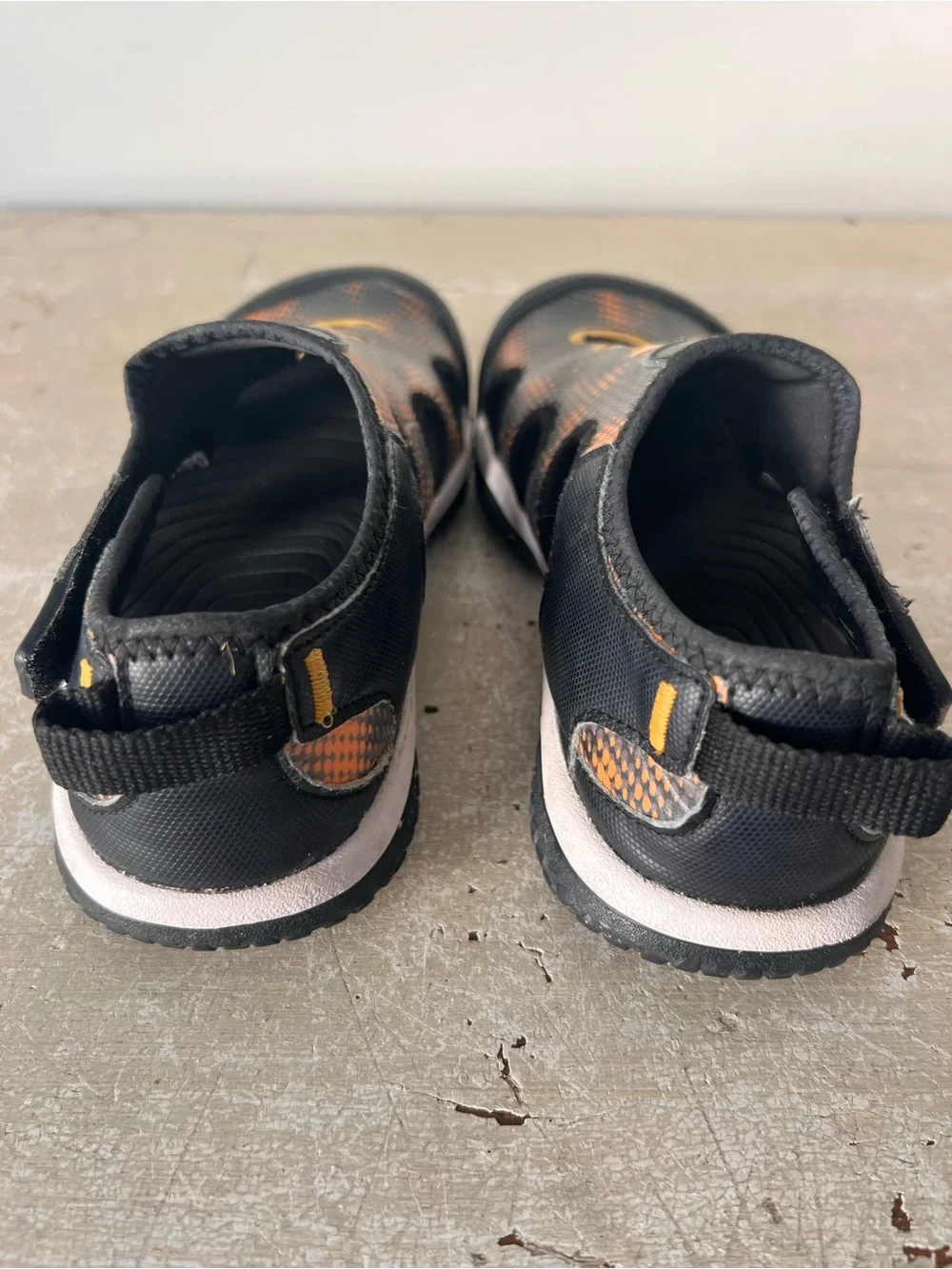 KEEN Kids Closed Toe Water Sandals Black/Orange – Youth Size 2